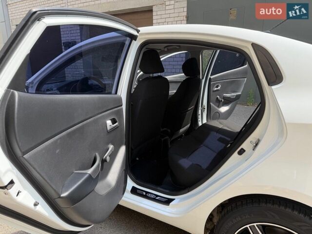Белый Киа Рио, объемом двигателя 1.4 л и пробегом 143 тыс. км за 9199 $, фото 13 на Automoto.ua