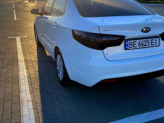 Белый Киа Рио, объемом двигателя 1.6 л и пробегом 103 тыс. км за 7500 $, фото 4 на Automoto.ua