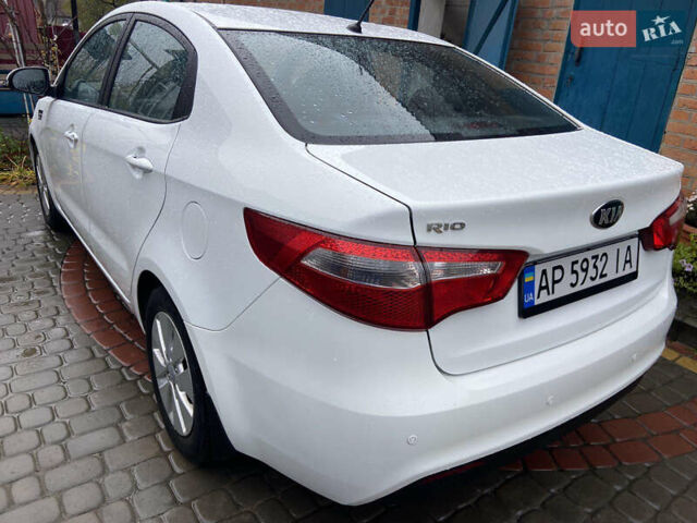 Белый Киа Рио, объемом двигателя 1.59 л и пробегом 89 тыс. км за 10600 $, фото 4 на Automoto.ua