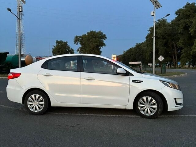 Белый Киа Рио, объемом двигателя 1.4 л и пробегом 190 тыс. км за 7000 $, фото 3 на Automoto.ua
