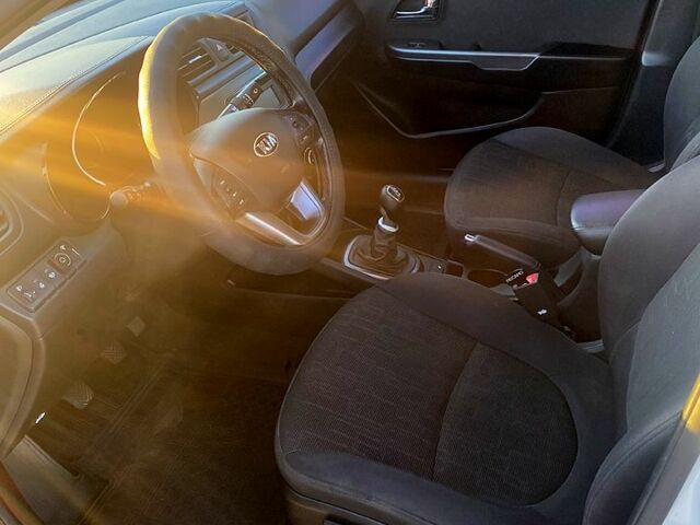 Белый Киа Рио, объемом двигателя 1.6 л и пробегом 103 тыс. км за 7500 $, фото 9 на Automoto.ua