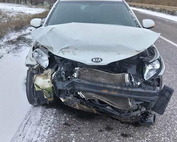 Белый Киа Рио, объемом двигателя 1.59 л и пробегом 102 тыс. км за 3700 $, фото 1 на Automoto.ua