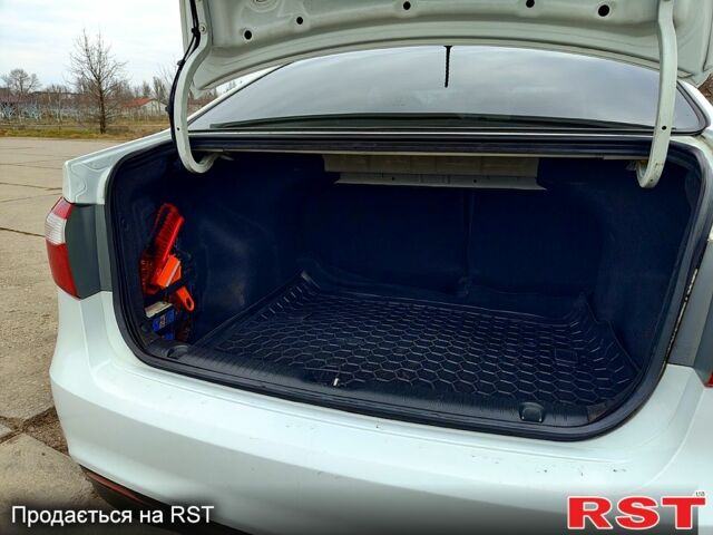Белый Киа Рио, объемом двигателя 1.4 л и пробегом 163 тыс. км за 7800 $, фото 12 на Automoto.ua