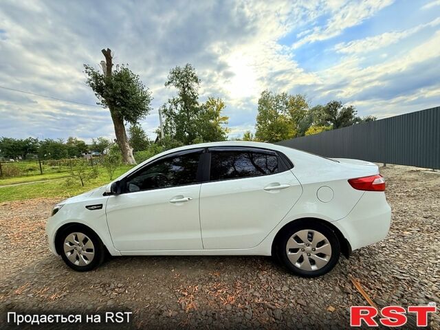 Белый Киа Рио, объемом двигателя 1.6 л и пробегом 255 тыс. км за 6200 $, фото 2 на Automoto.ua