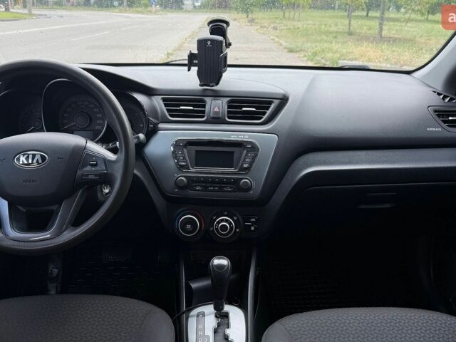 Білий Кіа Ріо, об'ємом двигуна 1.37 л та пробігом 125 тис. км за 8000 $, фото 7 на Automoto.ua