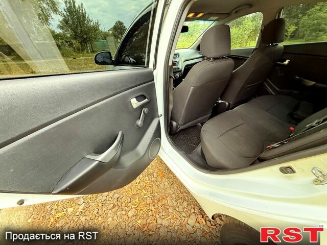Белый Киа Рио, объемом двигателя 1.6 л и пробегом 255 тыс. км за 6200 $, фото 7 на Automoto.ua
