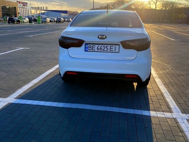 Белый Киа Рио, объемом двигателя 1.6 л и пробегом 103 тыс. км за 7500 $, фото 3 на Automoto.ua