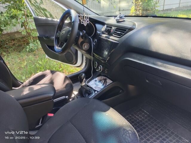 Белый Киа Рио, объемом двигателя 1.4 л и пробегом 138 тыс. км за 5600 $, фото 10 на Automoto.ua