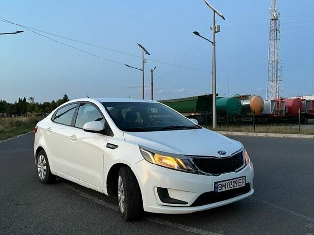Белый Киа Рио, объемом двигателя 1.4 л и пробегом 190 тыс. км за 7000 $, фото 2 на Automoto.ua