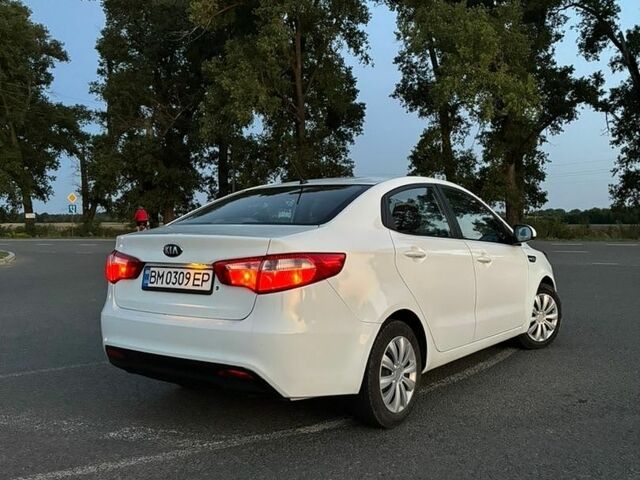 Белый Киа Рио, объемом двигателя 1.4 л и пробегом 190 тыс. км за 7000 $, фото 4 на Automoto.ua