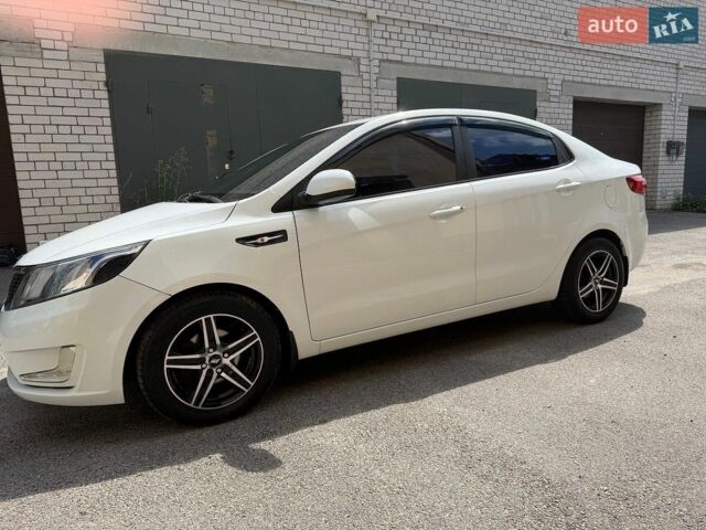 Белый Киа Рио, объемом двигателя 1.4 л и пробегом 143 тыс. км за 9199 $, фото 5 на Automoto.ua