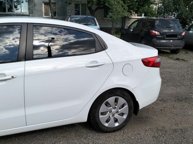Білий Кіа Ріо, об'ємом двигуна 1.4 л та пробігом 84 тис. км за 8200 $, фото 16 на Automoto.ua
