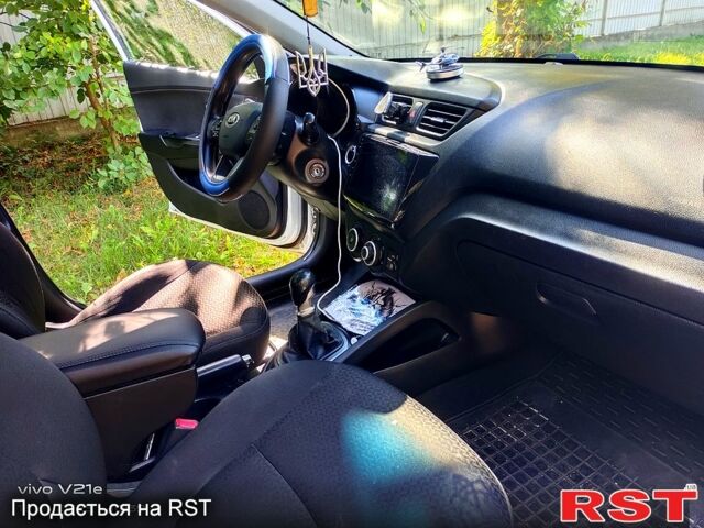 Белый Киа Рио, объемом двигателя 1.4 л и пробегом 139 тыс. км за 6000 $, фото 2 на Automoto.ua