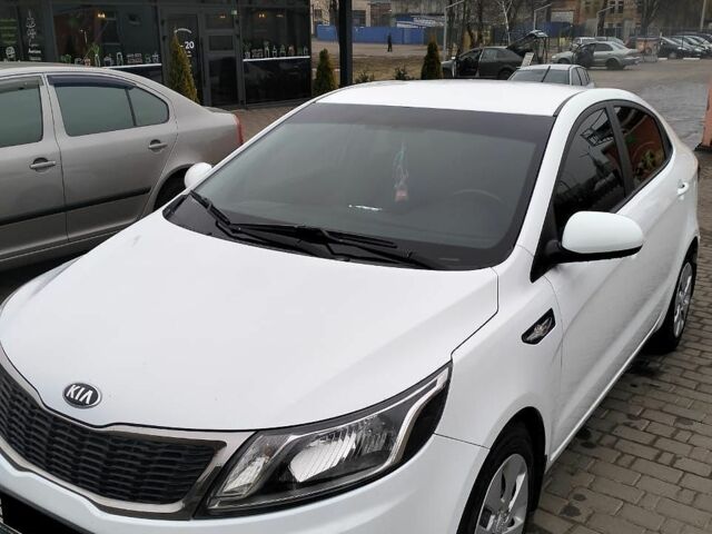 Білий Кіа Ріо, об'ємом двигуна 1.4 л та пробігом 84 тис. км за 8200 $, фото 4 на Automoto.ua