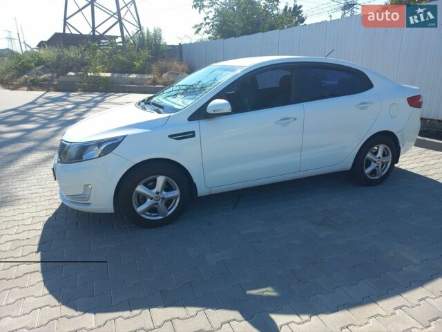 Белый Киа Рио, объемом двигателя 1.6 л и пробегом 218 тыс. км за 8000 $, фото 1 на Automoto.ua