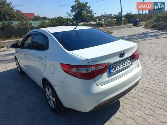 Белый Киа Рио, объемом двигателя 1.6 л и пробегом 218 тыс. км за 8000 $, фото 5 на Automoto.ua
