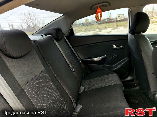 Белый Киа Рио, объемом двигателя 1.4 л и пробегом 163 тыс. км за 7800 $, фото 9 на Automoto.ua