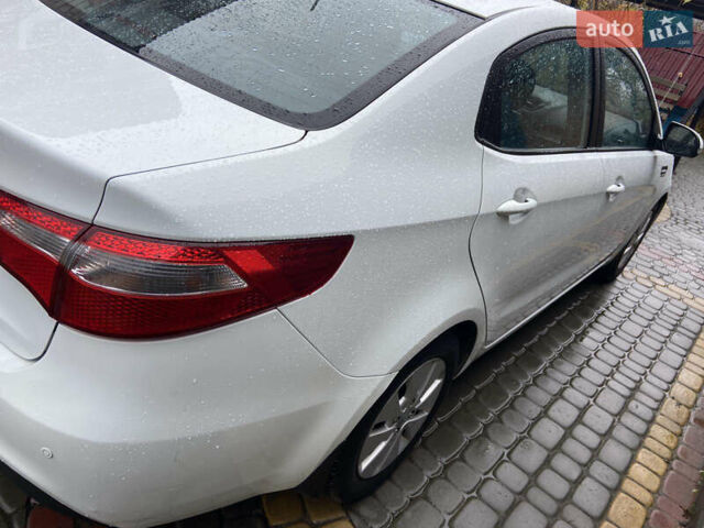 Белый Киа Рио, объемом двигателя 1.59 л и пробегом 89 тыс. км за 10600 $, фото 3 на Automoto.ua