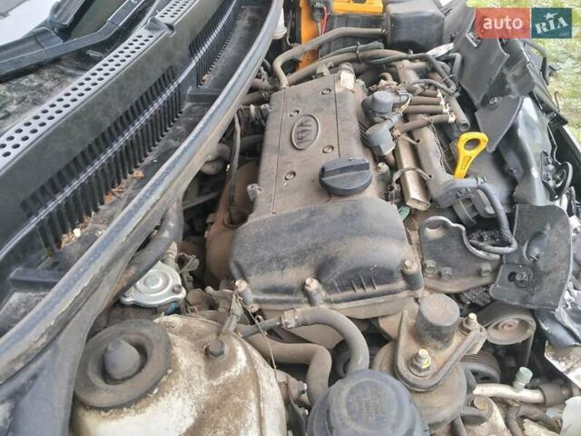Белый Киа Рио, объемом двигателя 1.59 л и пробегом 102 тыс. км за 3700 $, фото 4 на Automoto.ua