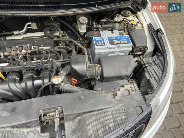 Белый Киа Рио, объемом двигателя 1.59 л и пробегом 89 тыс. км за 10600 $, фото 7 на Automoto.ua