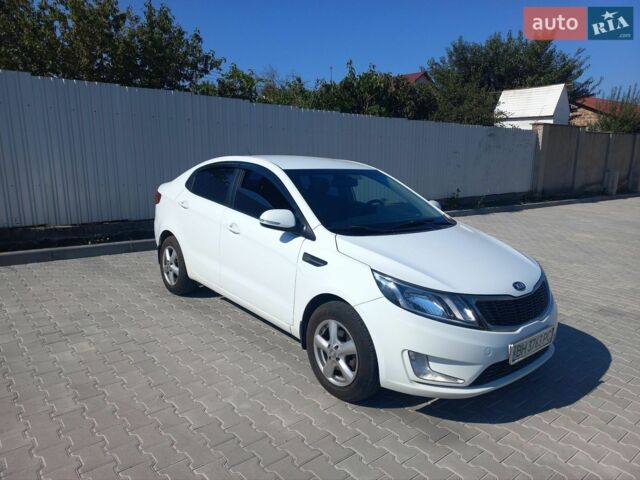 Белый Киа Рио, объемом двигателя 1.6 л и пробегом 218 тыс. км за 8000 $, фото 6 на Automoto.ua
