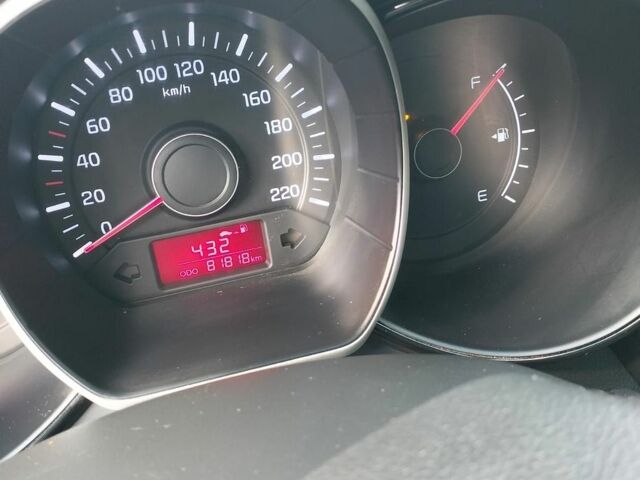 Білий Кіа Ріо, об'ємом двигуна 1.4 л та пробігом 84 тис. км за 8200 $, фото 9 на Automoto.ua