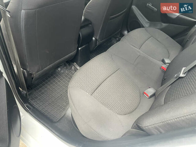 Білий Кіа Ріо, об'ємом двигуна 1.4 л та пробігом 141 тис. км за 6500 $, фото 9 на Automoto.ua