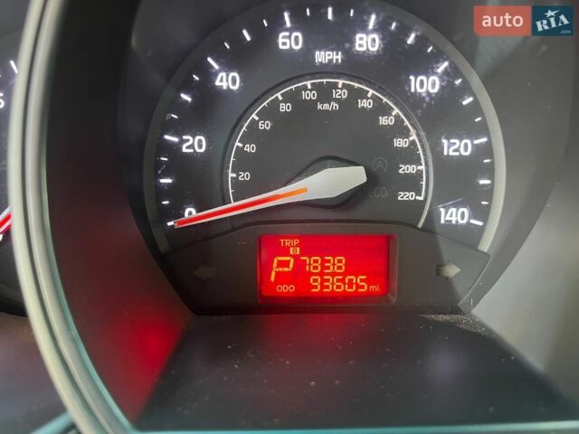Білий Кіа Ріо, об'ємом двигуна 1.59 л та пробігом 150 тис. км за 7500 $, фото 2 на Automoto.ua