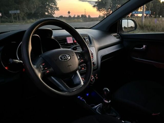 Белый Киа Рио, объемом двигателя 1.4 л и пробегом 190 тыс. км за 7000 $, фото 9 на Automoto.ua