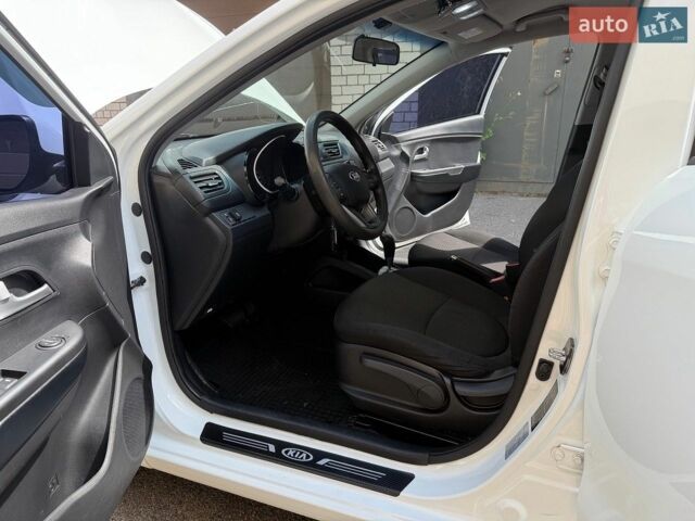 Белый Киа Рио, объемом двигателя 1.4 л и пробегом 143 тыс. км за 9199 $, фото 16 на Automoto.ua