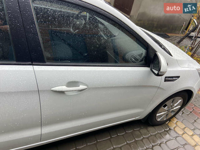 Белый Киа Рио, объемом двигателя 1.59 л и пробегом 89 тыс. км за 10600 $, фото 2 на Automoto.ua