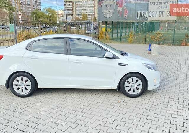 Киа Рио 2014 в Киеве на Automoto.ua Белый Киа Рио, объемом двигателя 1.59 л и пробегом 69 тыс. км за 8499 $, фото 2 на Automoto.ua