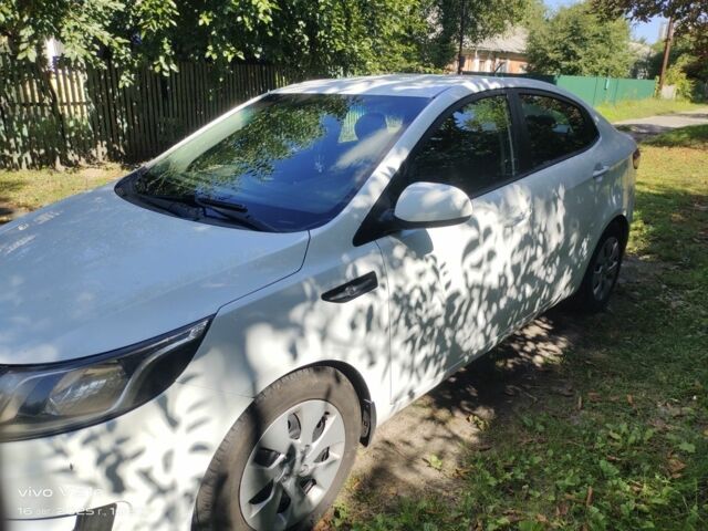Белый Киа Рио, объемом двигателя 1.4 л и пробегом 138 тыс. км за 5600 $, фото 5 на Automoto.ua