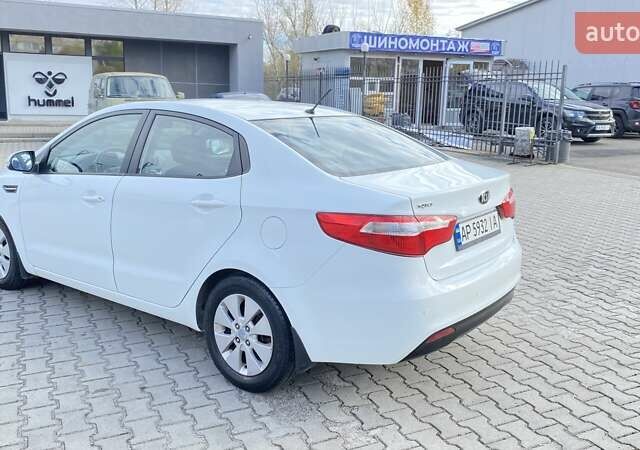 Киа Рио 2014 в Киеве на Automoto.ua Белый Киа Рио, объемом двигателя 1.59 л и пробегом 69 тыс. км за 8499 $, фото 5 на Automoto.ua