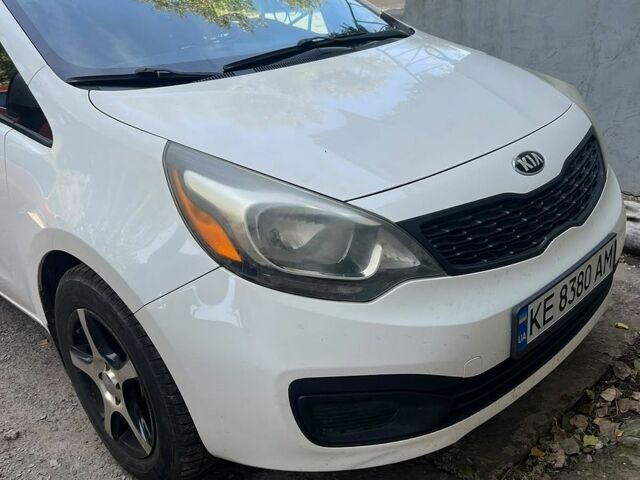 Білий Кіа Ріо, об'ємом двигуна 1.59 л та пробігом 150 тис. км за 7500 $, фото 7 на Automoto.ua