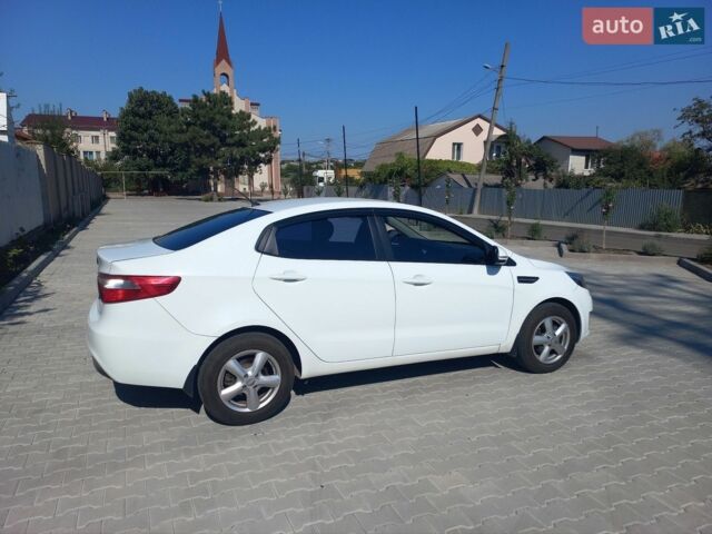 Белый Киа Рио, объемом двигателя 1.6 л и пробегом 218 тыс. км за 8000 $, фото 4 на Automoto.ua