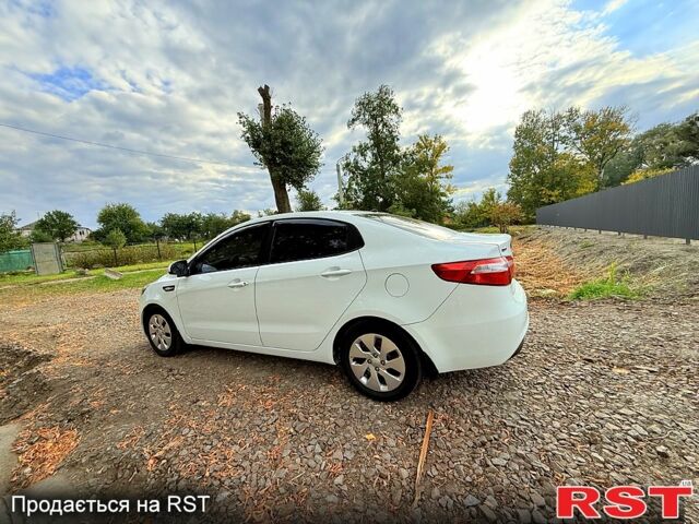 Белый Киа Рио, объемом двигателя 1.6 л и пробегом 255 тыс. км за 6200 $, фото 3 на Automoto.ua