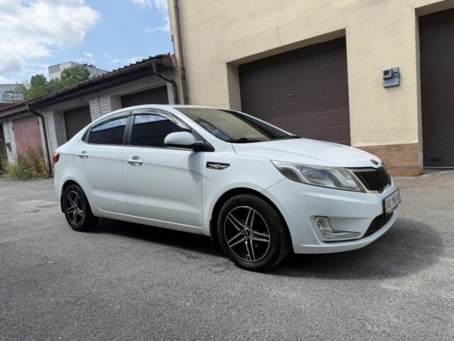 Белый Киа Рио, объемом двигателя 1.4 л и пробегом 143 тыс. км за 8917 $, фото 2 на Automoto.ua