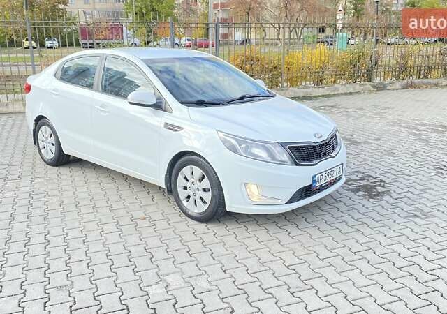 Киа Рио 2014 в Киеве на Automoto.ua Белый Киа Рио, объемом двигателя 1.59 л и пробегом 69 тыс. км за 8499 $, фото 1 на Automoto.ua