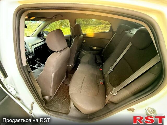 Белый Киа Рио, объемом двигателя 1.6 л и пробегом 255 тыс. км за 6200 $, фото 6 на Automoto.ua