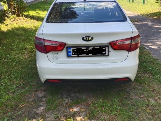 Белый Киа Рио, объемом двигателя 1.4 л и пробегом 138 тыс. км за 5600 $, фото 1 на Automoto.ua