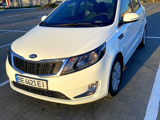 Белый Киа Рио, объемом двигателя 1.6 л и пробегом 103 тыс. км за 7500 $, фото 6 на Automoto.ua