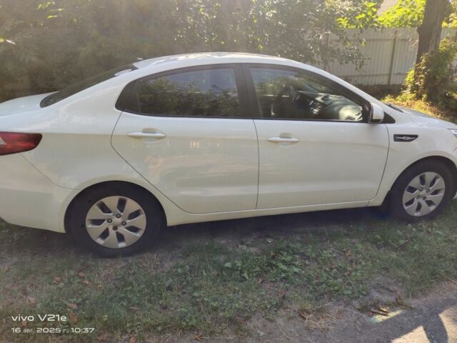 Белый Киа Рио, объемом двигателя 1.4 л и пробегом 138 тыс. км за 5600 $, фото 2 на Automoto.ua