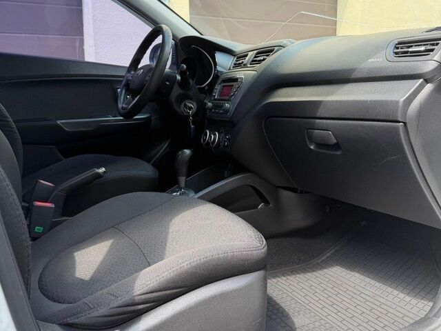 Белый Киа Рио, объемом двигателя 1.4 л и пробегом 143 тыс. км за 9199 $, фото 10 на Automoto.ua