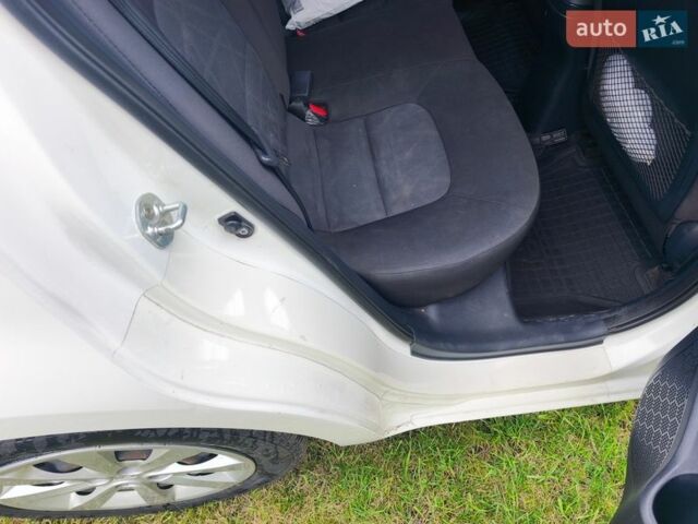 Белый Киа Рио, объемом двигателя 1.25 л и пробегом 85 тыс. км за 8100 $, фото 10 на Automoto.ua