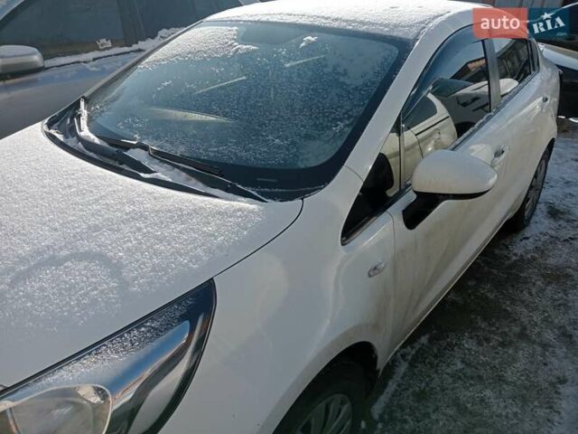 Белый Киа Рио, объемом двигателя 1.4 л и пробегом 136 тыс. км за 4000 $, фото 9 на Automoto.ua