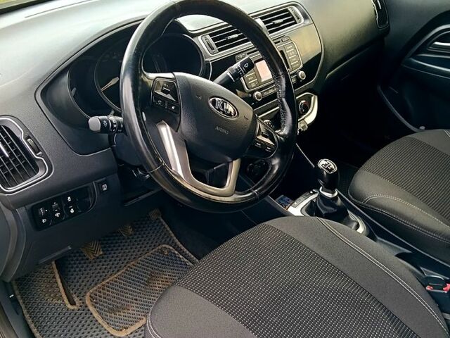 Білий Кіа Ріо, об'ємом двигуна 1.4 л та пробігом 137 тис. км за 6400 $, фото 7 на Automoto.ua