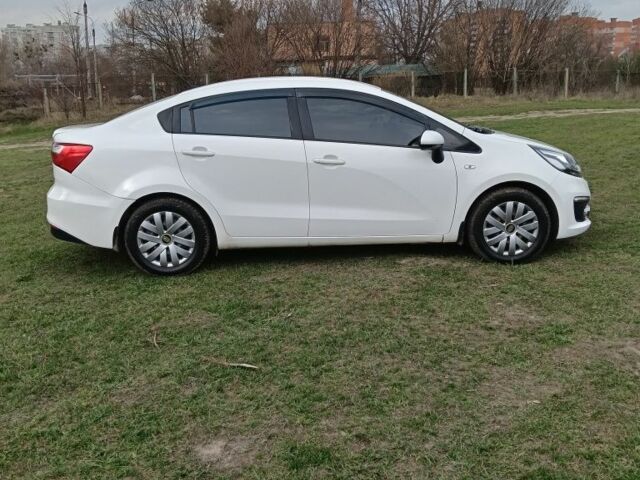 Белый Киа Рио, объемом двигателя 1.4 л и пробегом 137 тыс. км за 6400 $, фото 4 на Automoto.ua