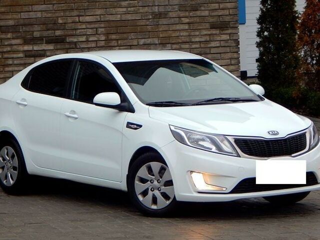 Белый Киа Рио, объемом двигателя 1.6 л и пробегом 76 тыс. км за 325000 $, фото 5 на Automoto.ua