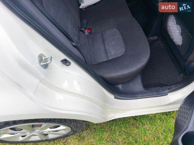 Белый Киа Рио, объемом двигателя 1.25 л и пробегом 85 тыс. км за 7600 $, фото 10 на Automoto.ua